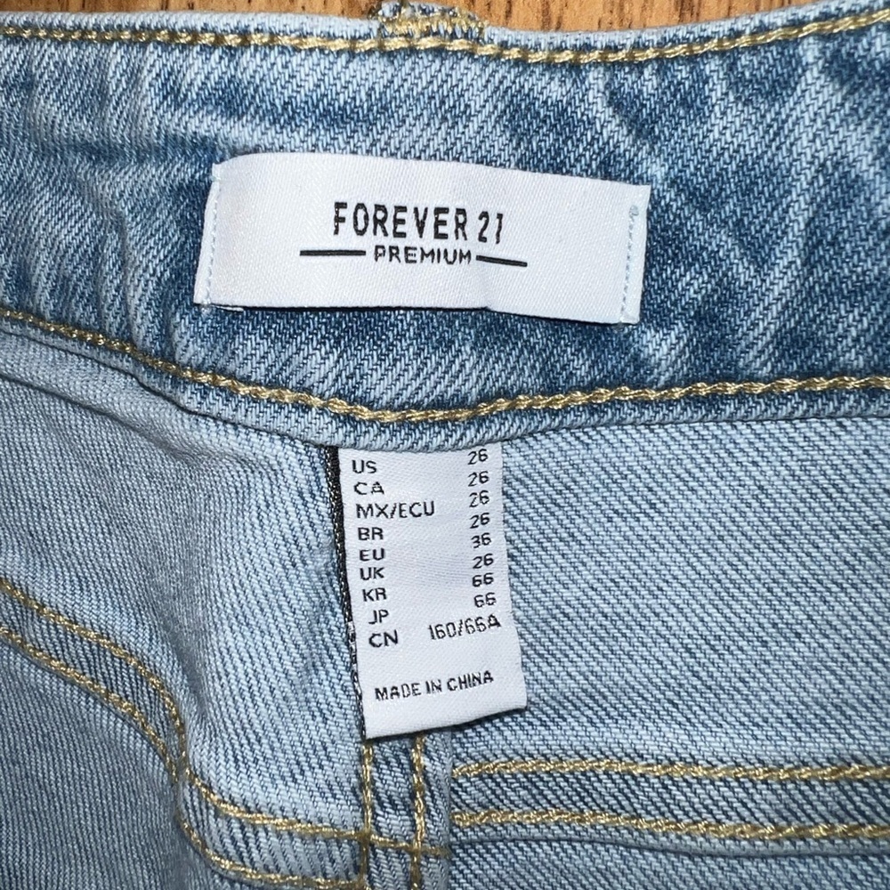 Heart Cut Out Jeans - Picture 5 of 6